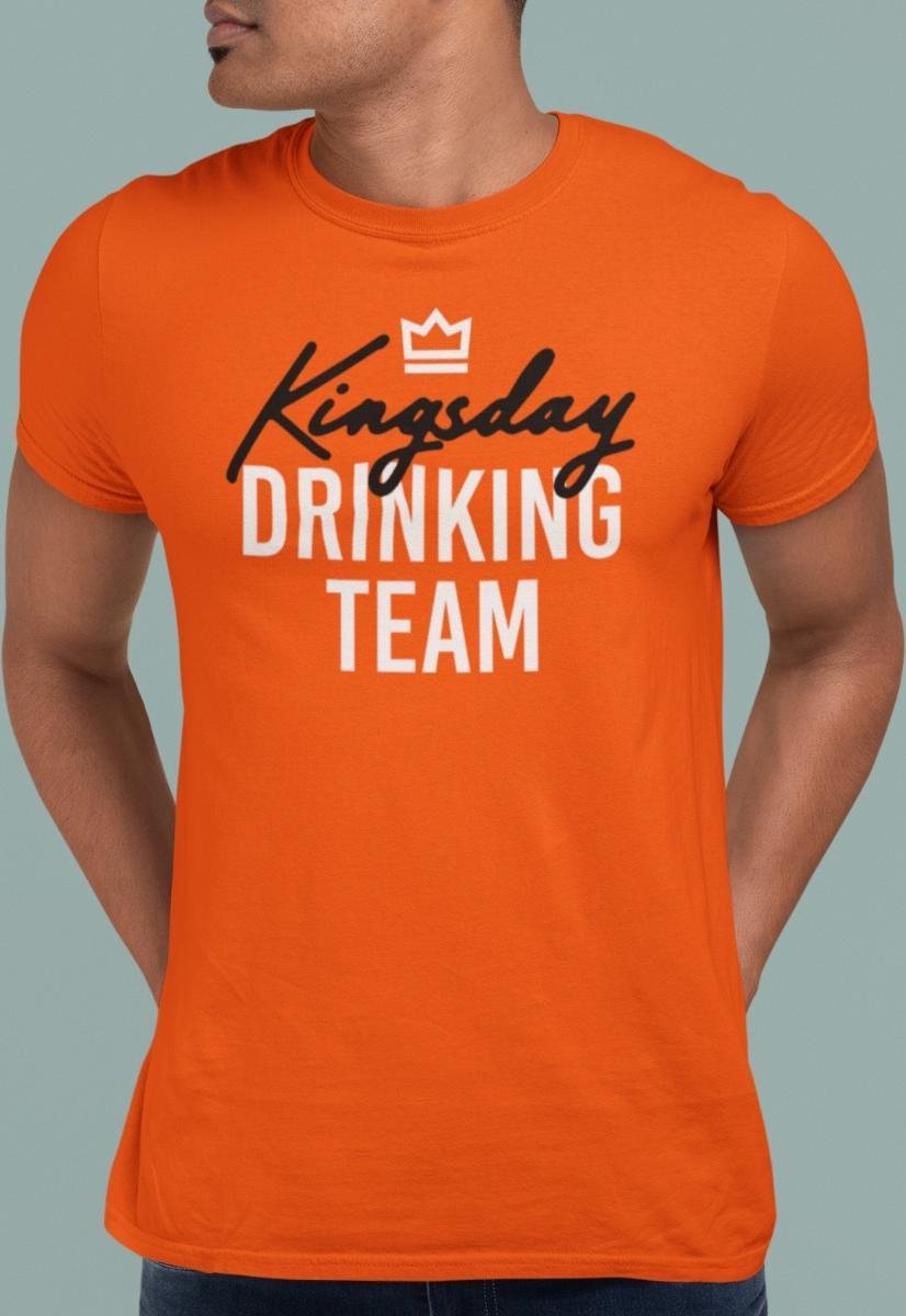 Oranje Koningsdag T-Shirt Drinking Team (HEREN - MAAT L) | Oranje Kleding | Feestkleding